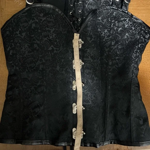 2xl black corset - Picture 5 of 6